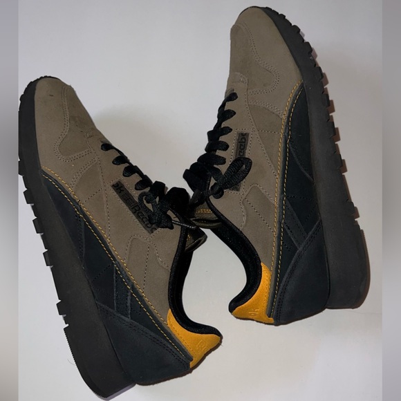 Men’s Rebook Classics - Picture 2 of 6